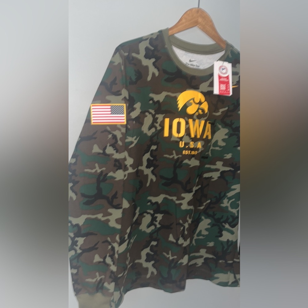 Nike Dri-Fit Camo Iowa Hawkeye Long sleeve sz L - NWT - collegiate official